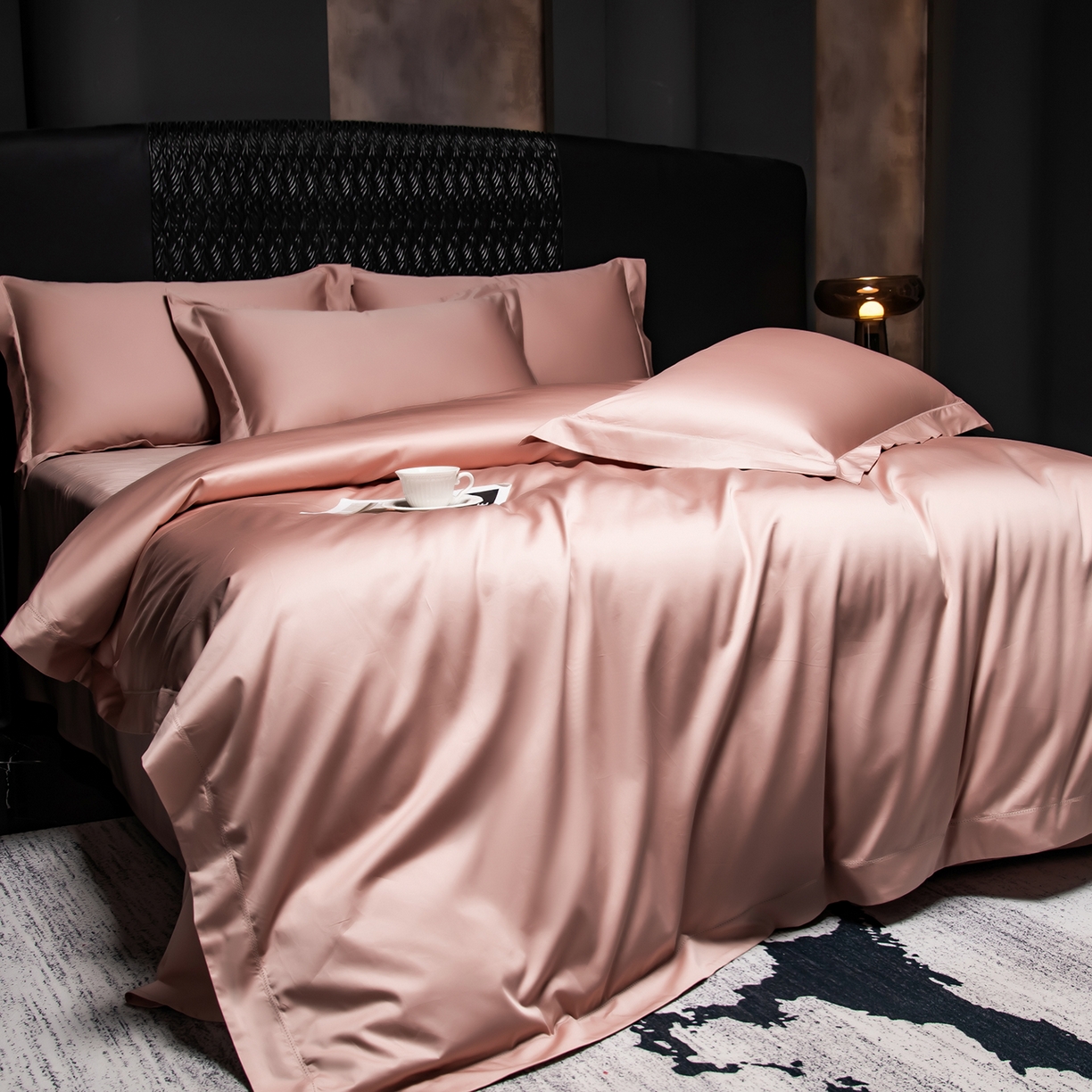 91家纺网 家纺一手货源 找家纺 轩和家居 2026新款高支贡缎长绒棉镂空四件套 落樱粉