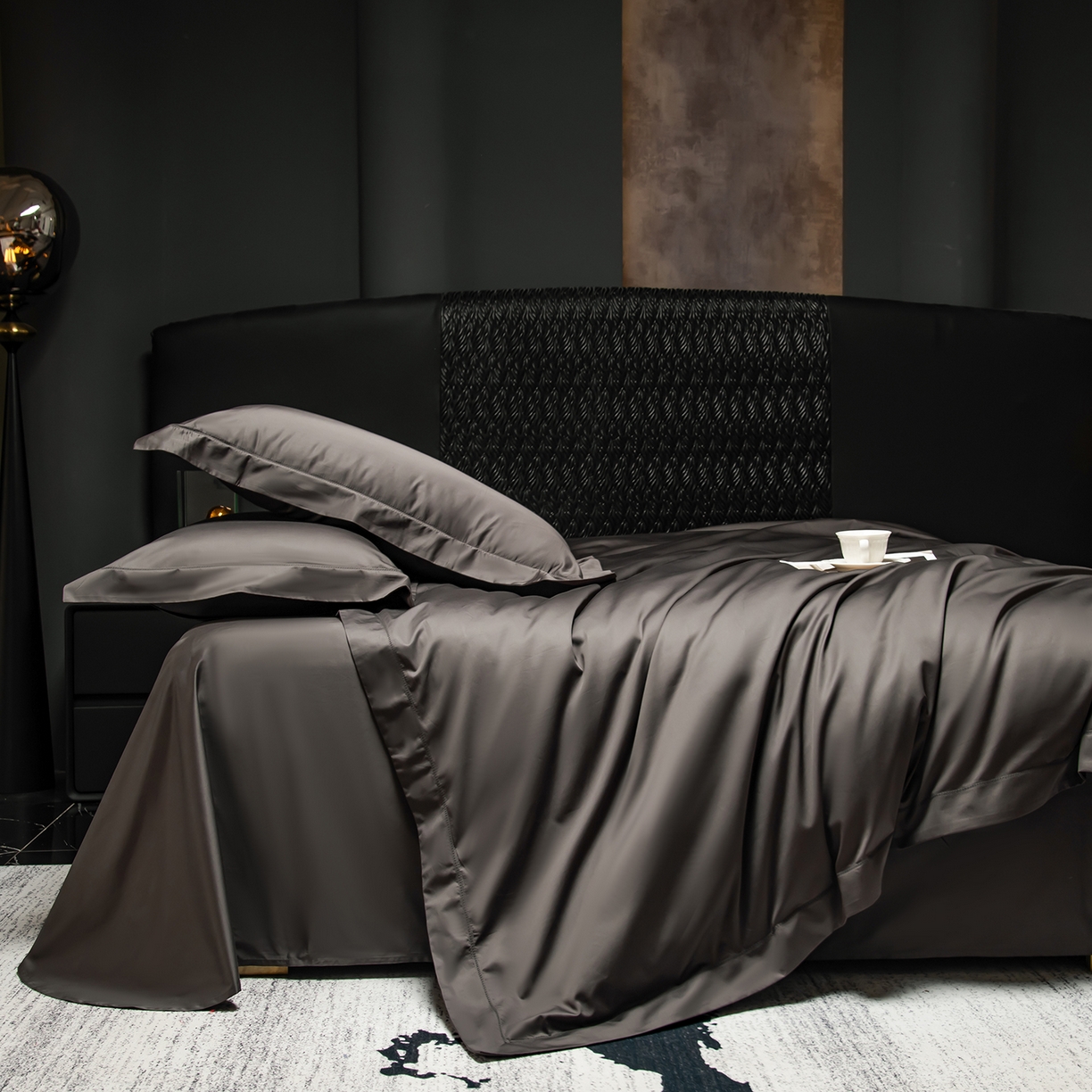 91家纺网 家纺一手货源 找家纺 轩和家居 2026新款高支贡缎长绒棉镂空四件套 夜阑黑