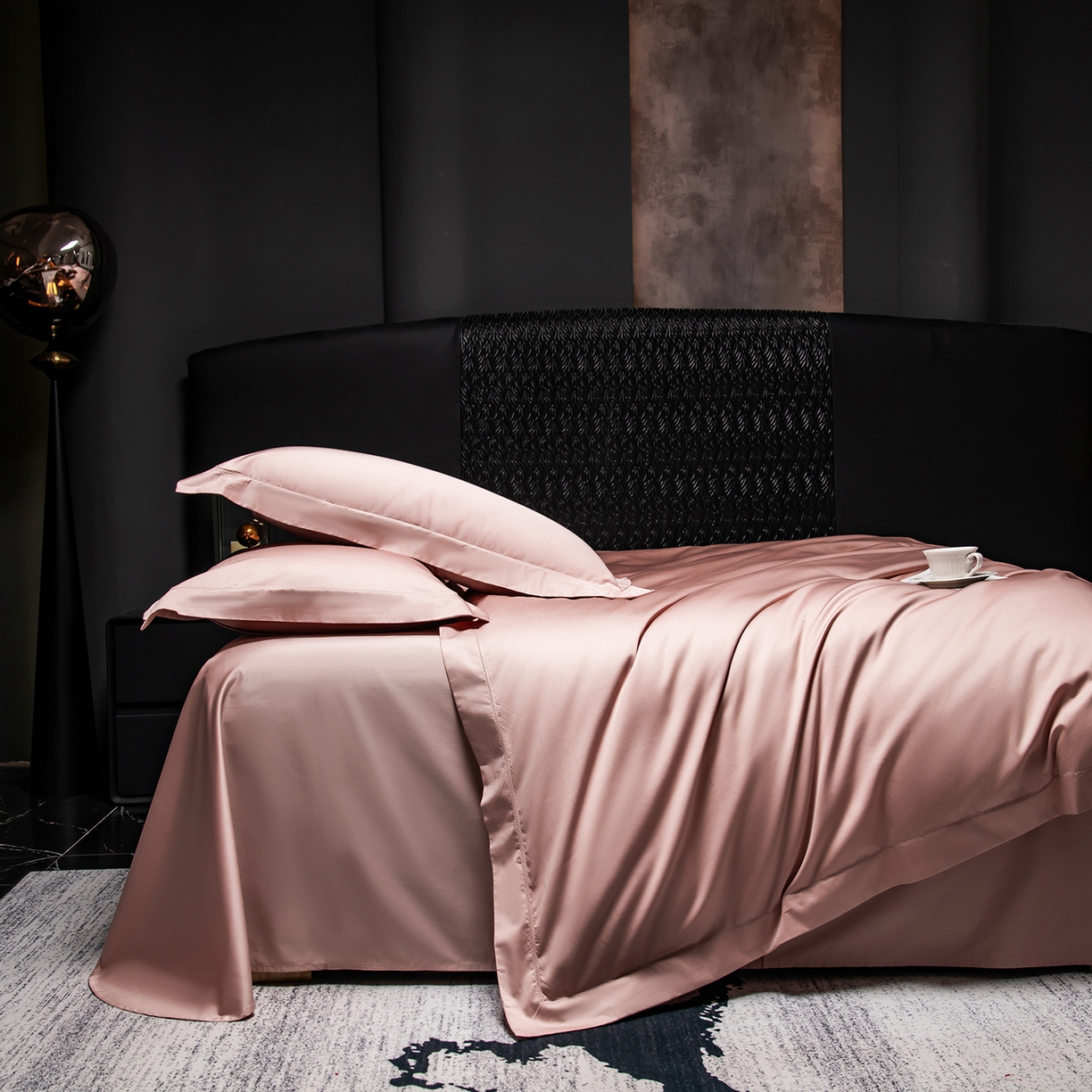 91家纺网 家纺一手货源 找家纺 轩和家居 2026新款高支贡缎长绒棉镂空四件套 落樱粉