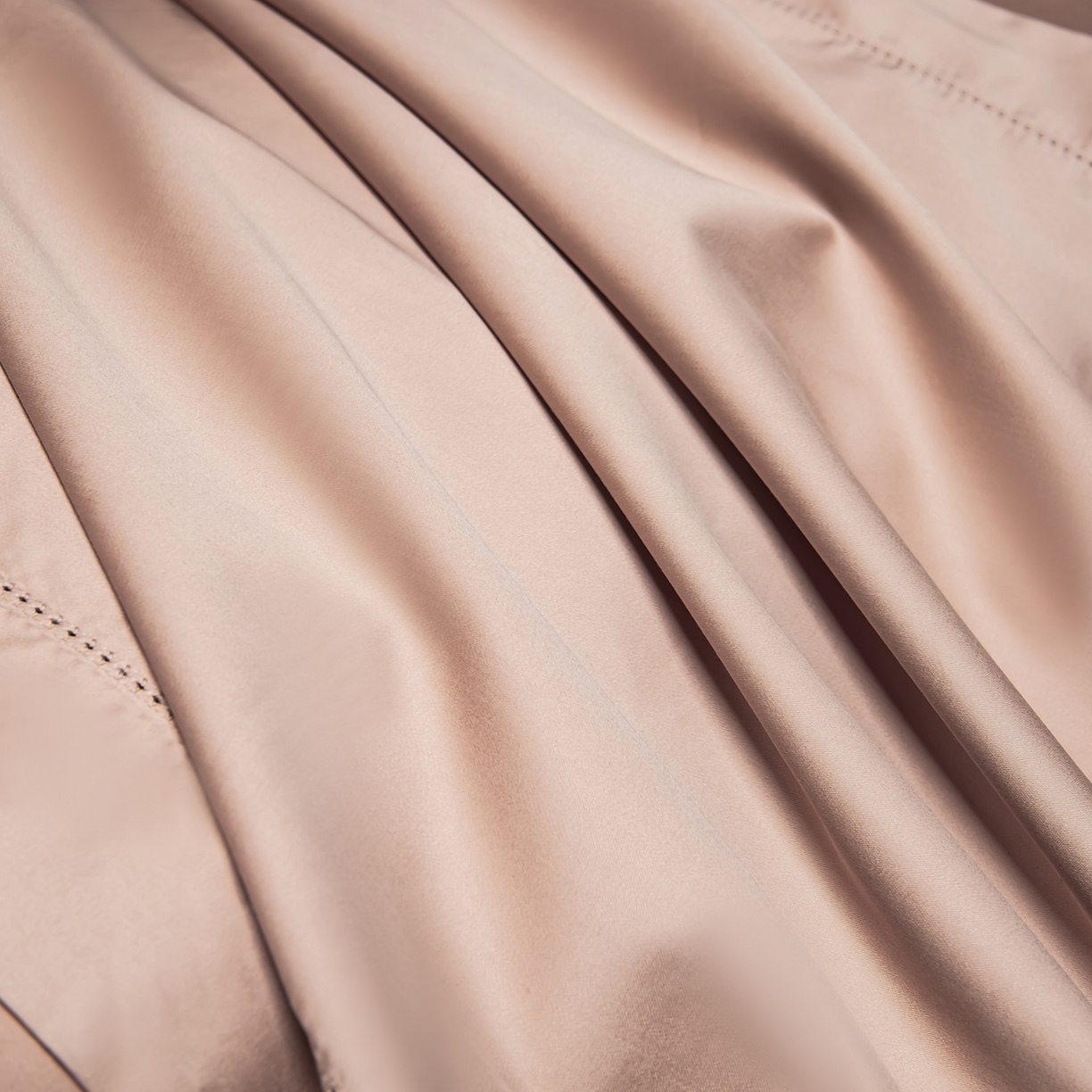 91家纺网 家纺一手货源 找家纺 轩和家居 2026新款高支贡缎长绒棉镂空四件套 茶杏色