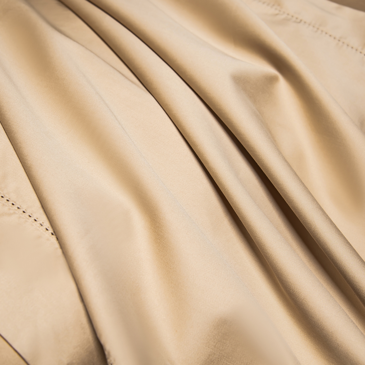 91家纺网 家纺一手货源 找家纺 轩和家居 2026新款高支贡缎长绒棉镂空四件套 鎏金色