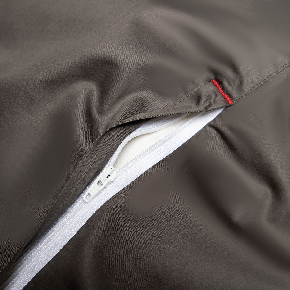 91家纺网 家纺一手货源 找家纺 轩和家居 2026新款高支贡缎长绒棉镂空四件套 夜阑黑