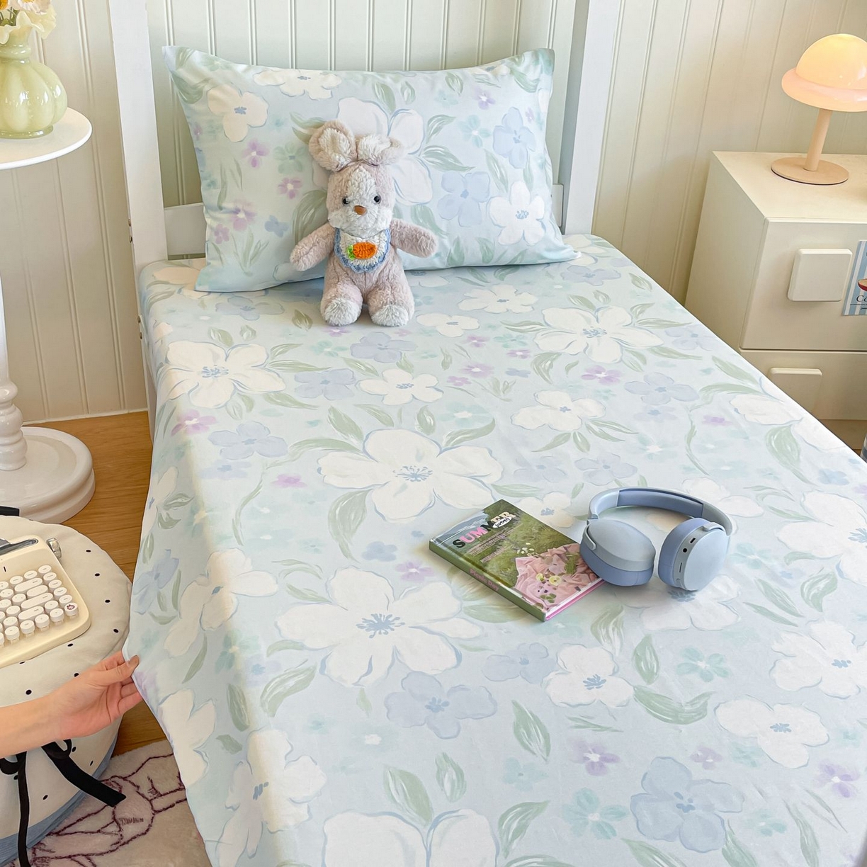 91家纺网 家纺一手货源 找家纺 寻米 2026新款春夏13070印花三件套单品系列-单床单 春风里-湖蓝