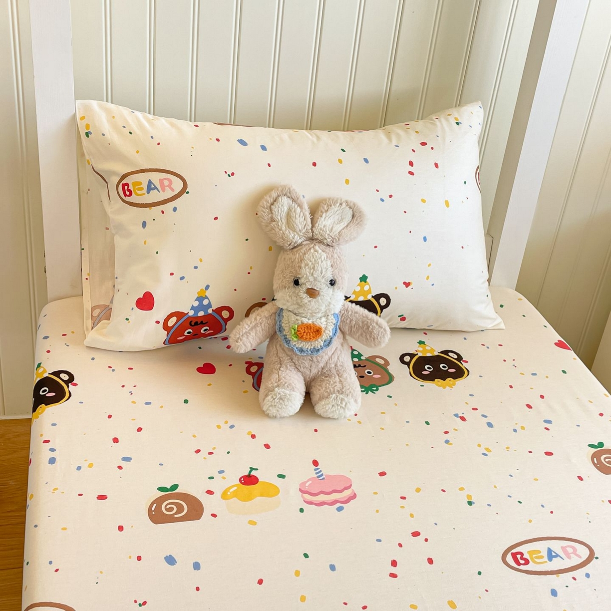 91家纺网 家纺一手货源 找家纺 寻米 2026新款春夏13070印花三件套单品系列-单床单 快乐熊仔