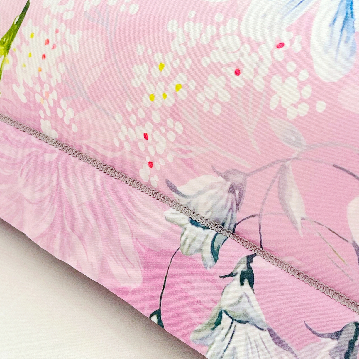 91家纺网 家纺一手货源 找家纺 焱博家纺 2026新款13376全棉纯棉大版数码印花单枕套枕套单件 爱意随风