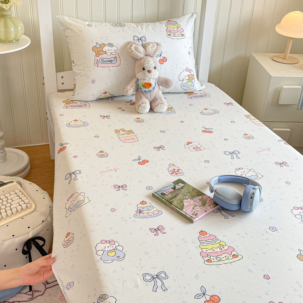 91家纺网 家纺一手货源 找家纺 寻米 2026新款春夏13070印花三件套单品系列-单床单 小熊饼干