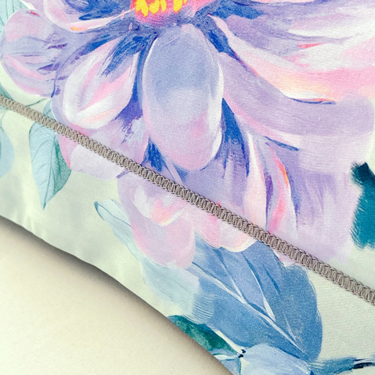 91家纺网 家纺一手货源 找家纺 焱博家纺 2026新款13376全棉纯棉大版数码印花单枕套枕套单件 花香满园