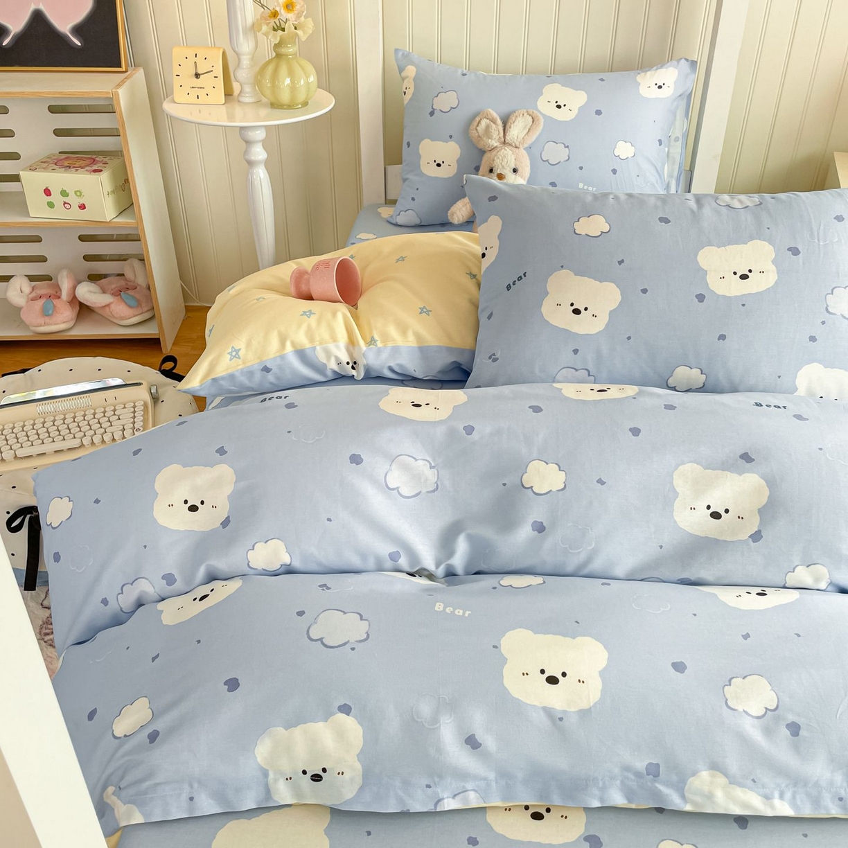 91家纺网 家纺一手货源 找家纺 寻米 2026新款春夏13070印花三件套单品系列-单床单 云朵小熊