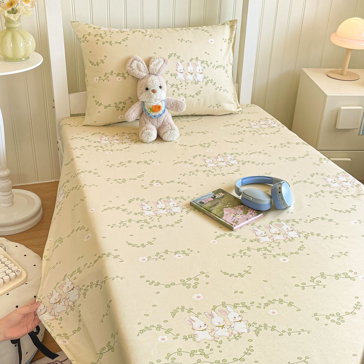 91家纺网 家纺一手货源 找家纺 寻米 2026新款春夏13070印花三件套单品系列-单床笠 花园小兔