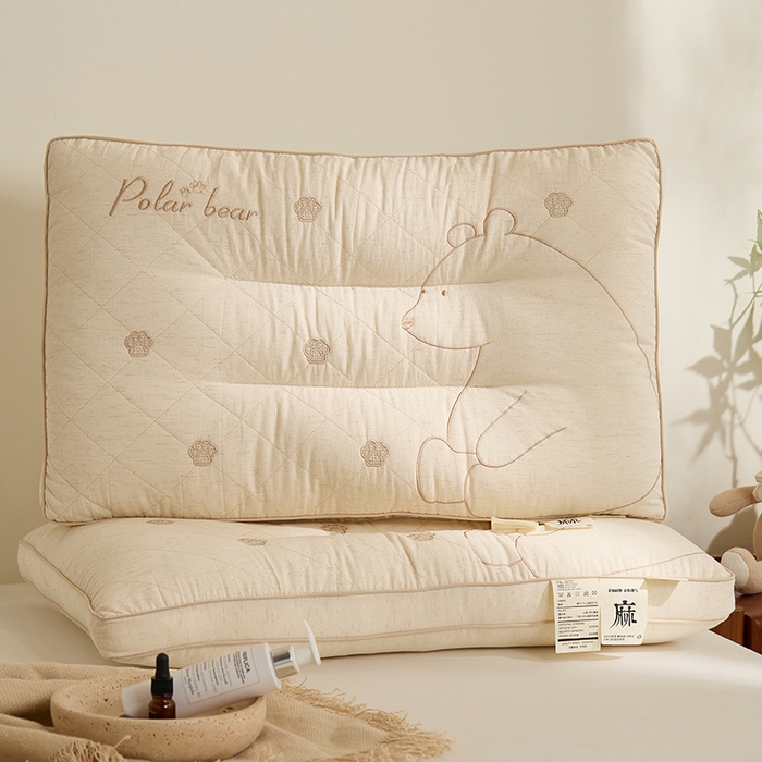 91家纺网 家纺一手货源 找家纺 （总）昕科 2025新款亚麻北极熊枕棉麻绣花小熊枕头成人立体亚麻枕芯枕头枕芯