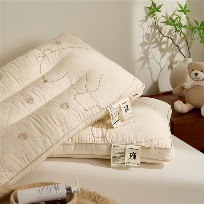 91家纺网 家纺一手货源 找家纺 （总）昕科 2025新款亚麻北极熊枕棉麻绣花小熊枕头成人立体亚麻枕芯枕头枕芯