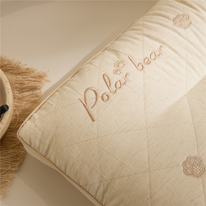 91家纺网 家纺一手货源 找家纺 （总）昕科 2025新款亚麻北极熊枕棉麻绣花小熊枕头成人立体亚麻枕芯枕头枕芯