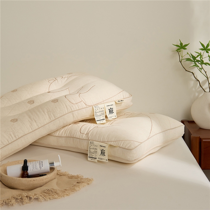 91家纺网 家纺一手货源 找家纺 （总）昕科 2025新款亚麻北极熊枕棉麻绣花小熊枕头成人立体亚麻枕芯枕头枕芯