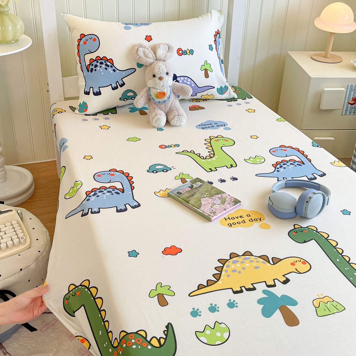 91家纺网 家纺一手货源 找家纺 寻米 2026新款春夏13070印花三件套单品系列-单床笠 恐龙乐园