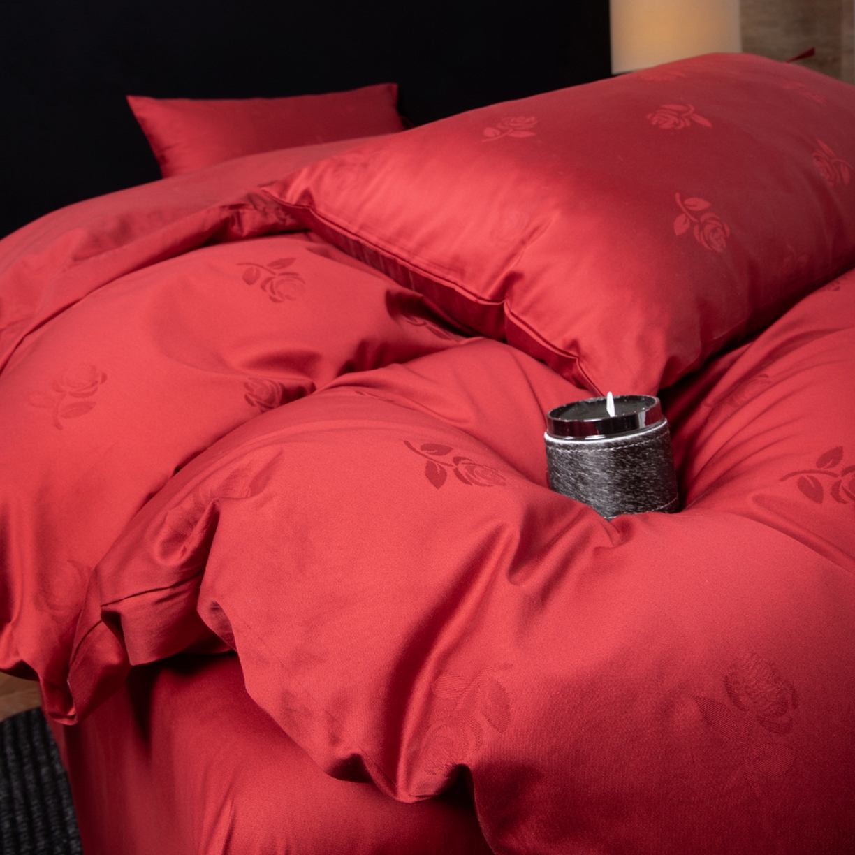 91家纺网 家纺一手货源 找家纺 极简 2026新款秋冬款100S长绒棉精美提花系列四件套-场景二（标准会员-10 床笠立高28 控价小号258标准298加大328） 玫瑰花影