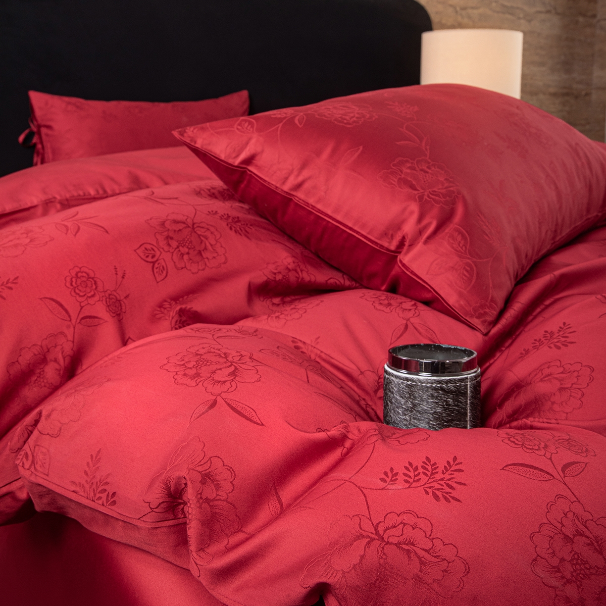 91家纺网 家纺一手货源 找家纺 极简 2026新款秋冬款100S长绒棉精美提花系列四件套-场景二（标准会员-10 床笠立高28 控价小号258标准298加大328） 红薇绣梦