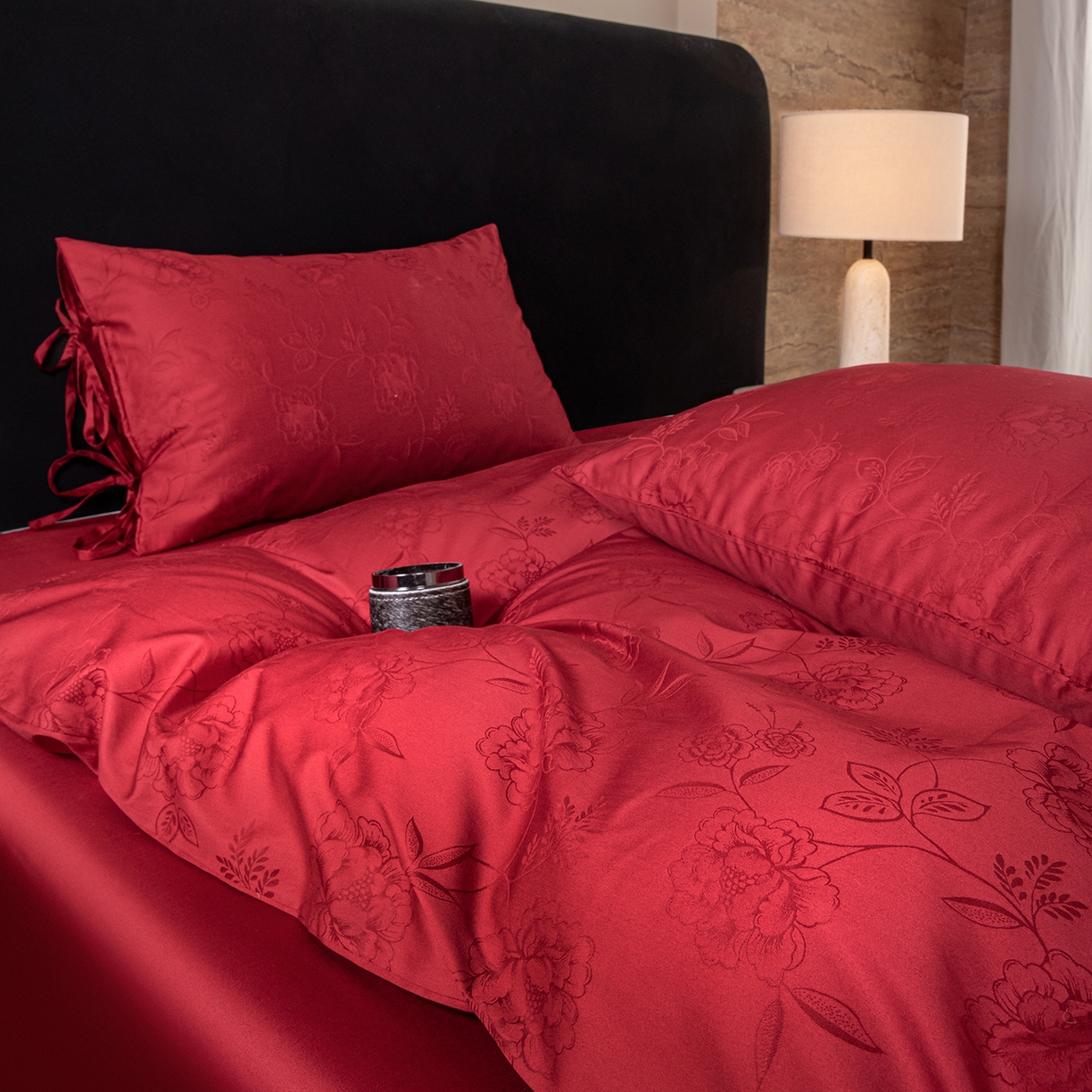 91家纺网 家纺一手货源 找家纺 极简 2026新款秋冬款100S长绒棉精美提花系列四件套-场景二（标准会员-10 床笠立高28 控价小号258标准298加大328） 红薇绣梦