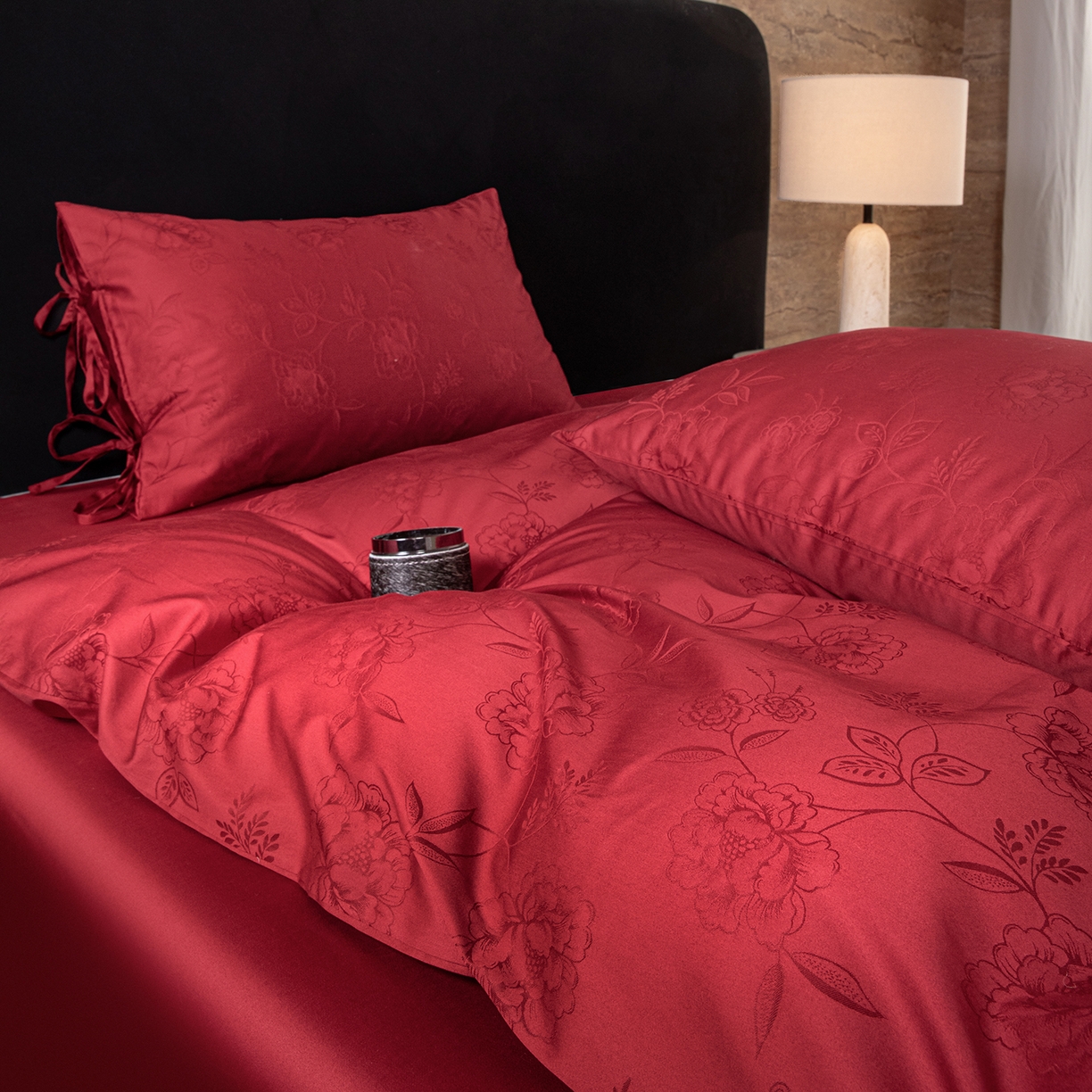 91家纺网 家纺一手货源 找家纺 极简 2026新款秋冬款100S长绒棉精美提花系列四件套-场景二（标准会员-10 床笠立高28 控价小号258标准298加大328） 红薇绣梦