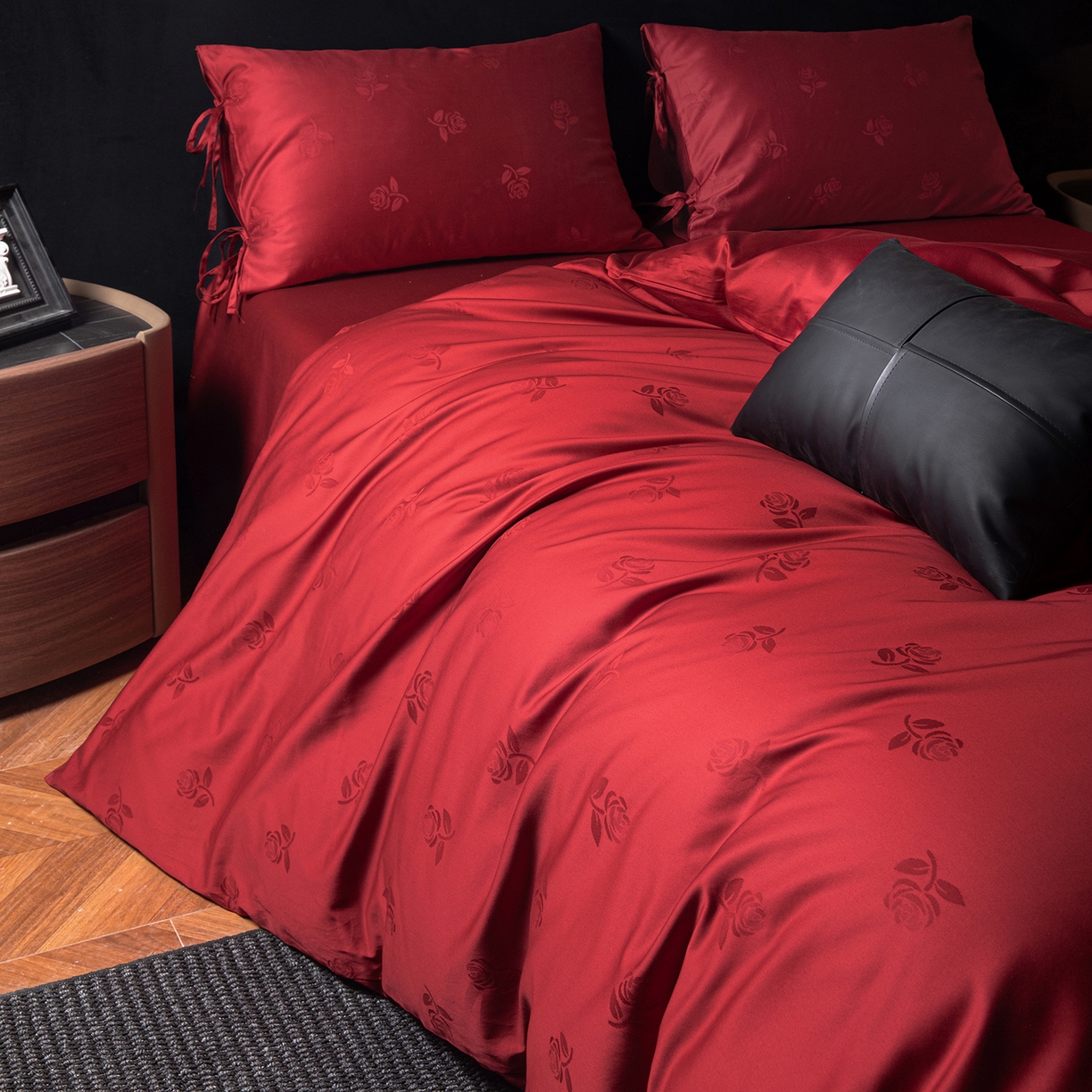 91家纺网 家纺一手货源 找家纺 极简 2026新款秋冬款100S长绒棉精美提花系列四件套-场景二（标准会员-10 床笠立高28 控价小号258标准298加大328） 玫瑰花影