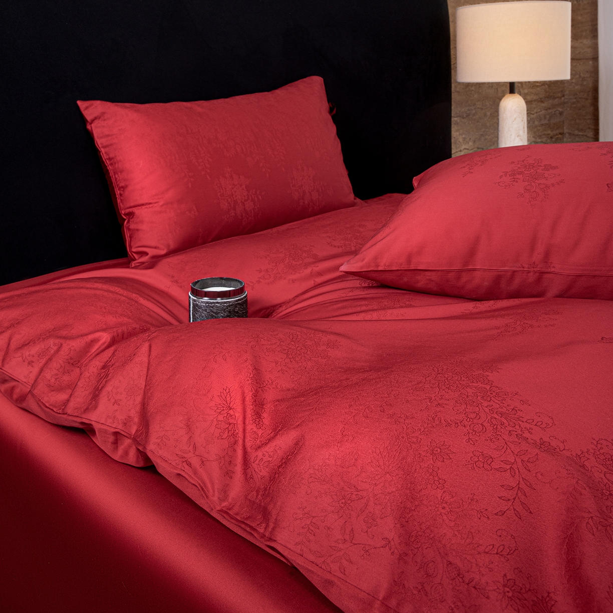 91家纺网 家纺一手货源 找家纺 极简 2026新款秋冬款100S长绒棉精美提花系列四件套-场景二（标准会员-10 床笠立高28 控价小号258标准298加大328） 蝶恋花语