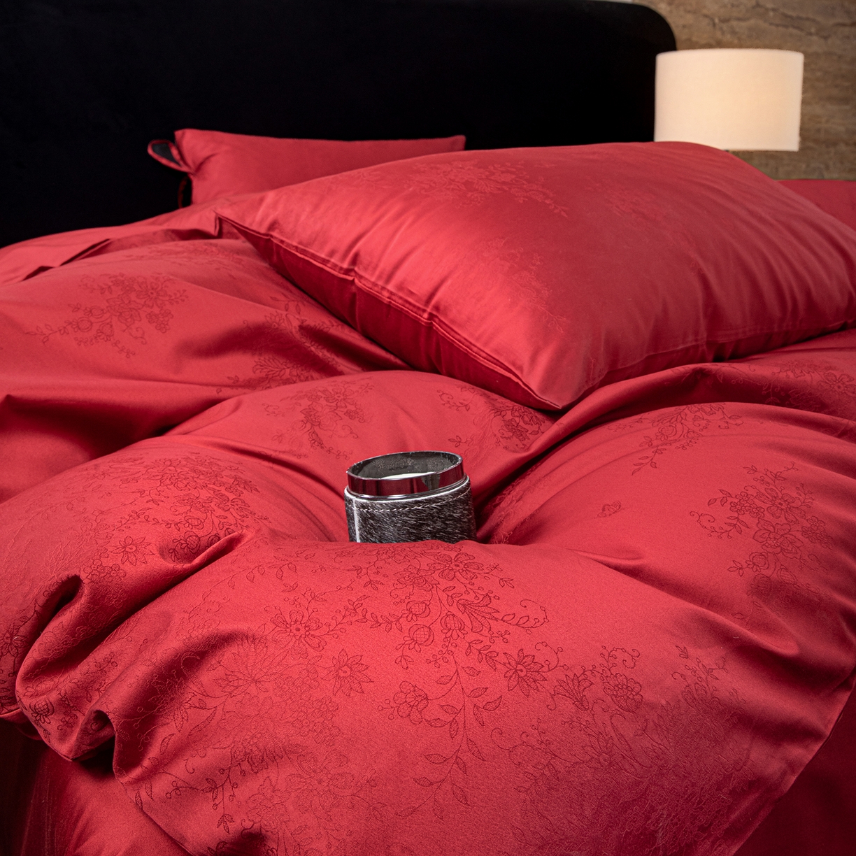 91家纺网 家纺一手货源 找家纺 极简 2026新款秋冬款100S长绒棉精美提花系列四件套-场景二（标准会员-10 床笠立高28 控价小号258标准298加大328） 蝶恋花语