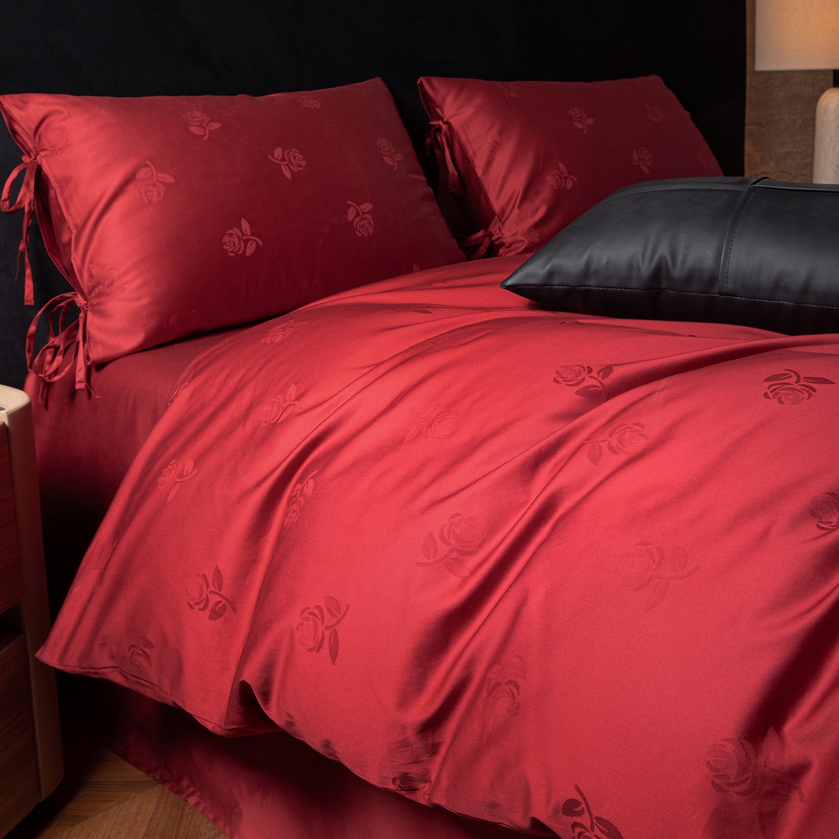 91家纺网 家纺一手货源 找家纺 极简 2026新款秋冬款100S长绒棉精美提花系列四件套-场景二（标准会员-10 床笠立高28 控价小号258标准298加大328） 玫瑰花影