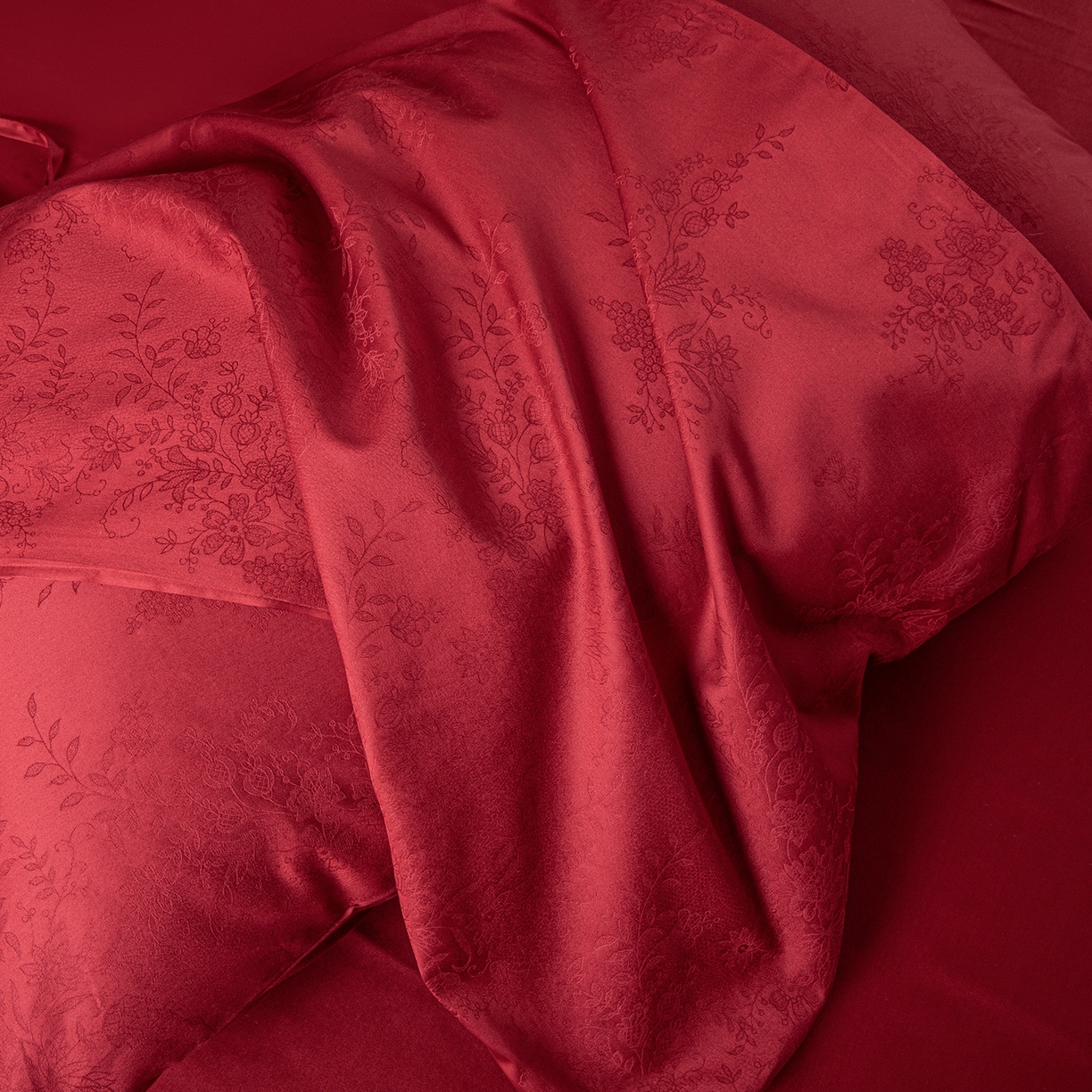 91家纺网 家纺一手货源 找家纺 极简 2026新款秋冬款100S长绒棉精美提花系列四件套-场景二（标准会员-10 床笠立高28 控价小号258标准298加大328） 蝶恋花语