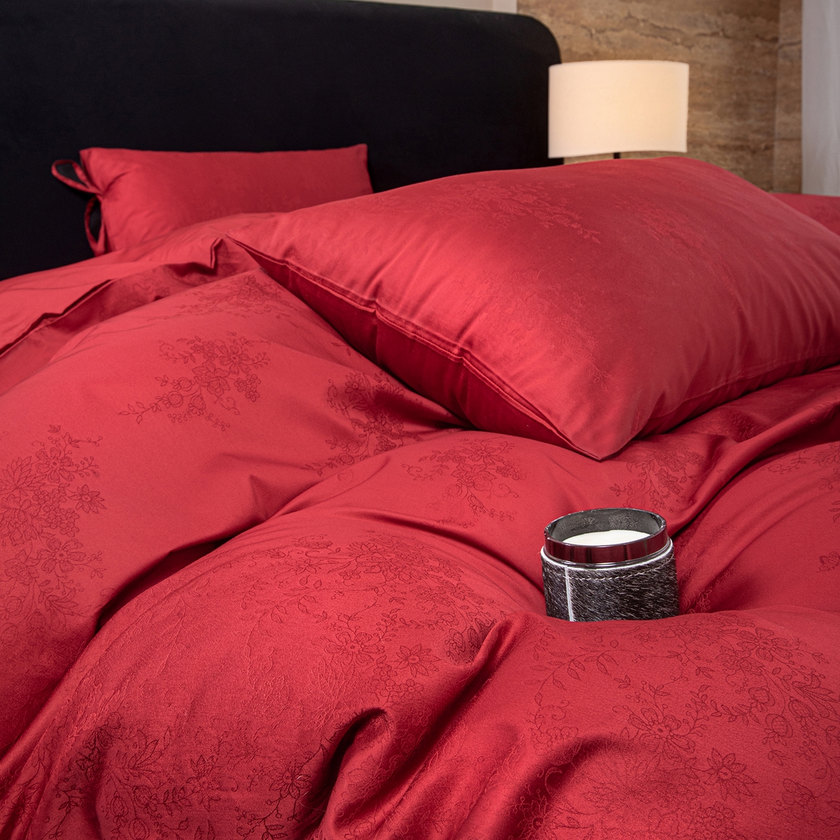 91家纺网 家纺一手货源 找家纺 极简 2026新款秋冬款100S长绒棉精美提花系列四件套-场景二（标准会员-10 床笠立高28 控价小号258标准298加大328） 蝶恋花语