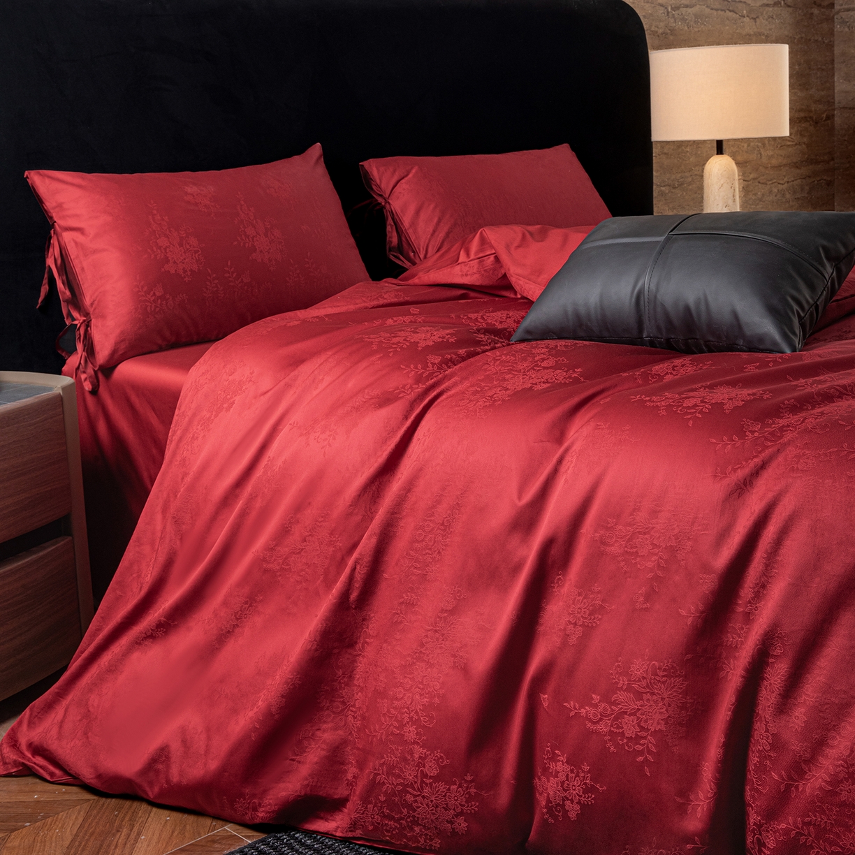 91家纺网 家纺一手货源 找家纺 极简 2026新款秋冬款100S长绒棉精美提花系列四件套-场景二（标准会员-10 床笠立高28 控价小号258标准298加大328） 蝶恋花语