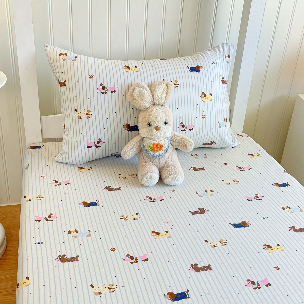 91家纺网 家纺一手货源 找家纺 寻米 2026新款春夏13070印花三件套单品系列-单床笠 小狗没烦恼-蓝