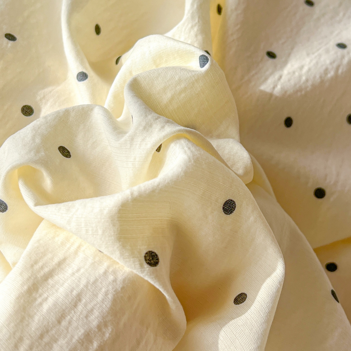 91家纺网 家纺一手货源 找家纺 美梦家纺 2026春夏新款云感皱皱纱床盖四件套 波点咖