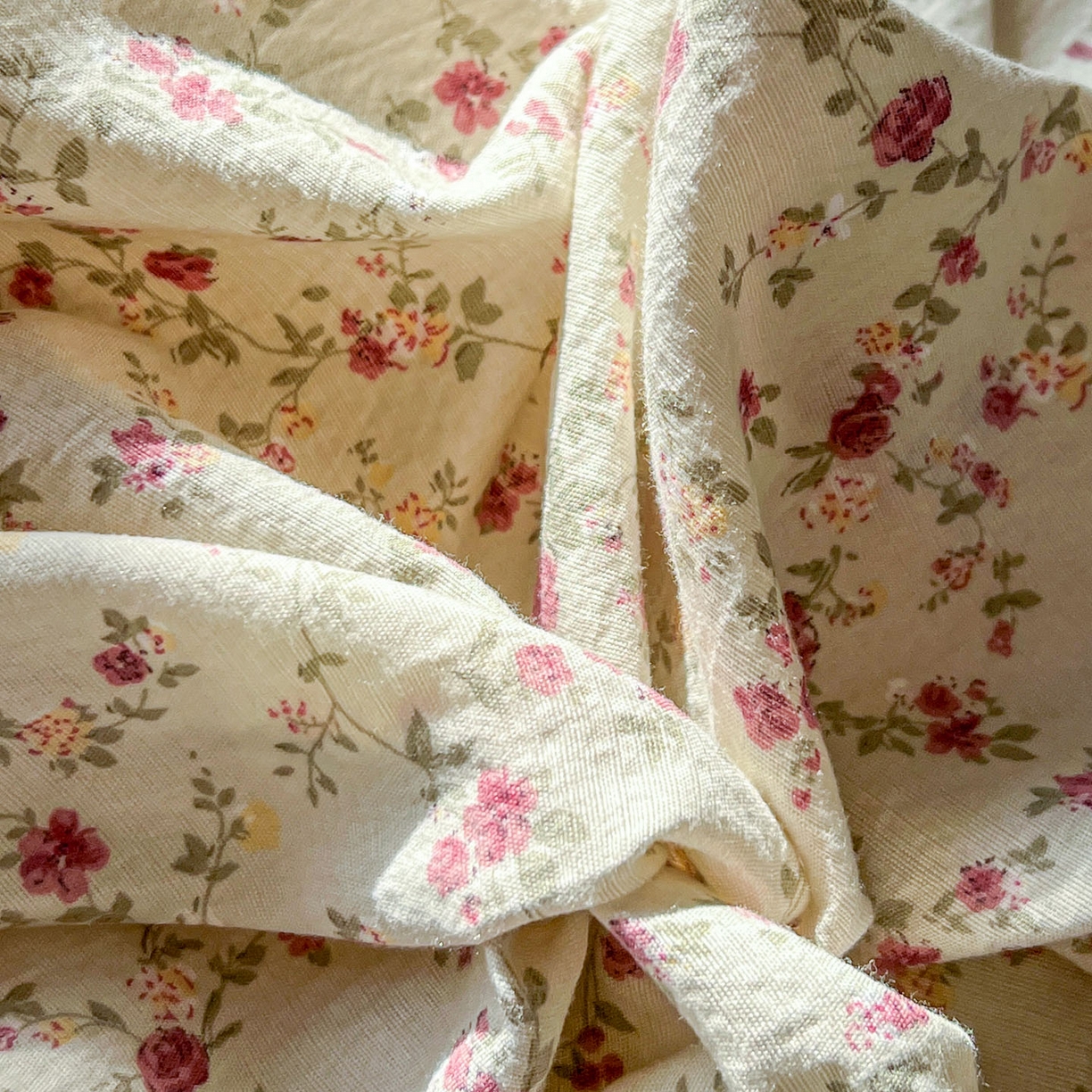 91家纺网 家纺一手货源 找家纺 美梦家纺 2026春夏新款云感皱皱纱床盖四件套 见花则喜