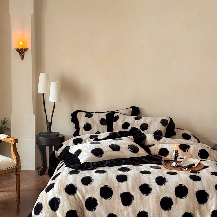 91家纺网 家纺一手货源 找家纺 婳庭家居 2025新款雪貂绒牛奶绒花边款四件套熹悦-奶茶色