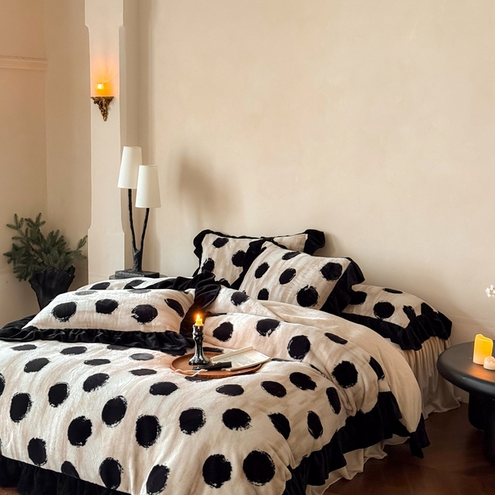 91家纺网 家纺一手货源 找家纺 婳庭家居 2025新款雪貂绒牛奶绒花边款四件套熹悦-奶茶色