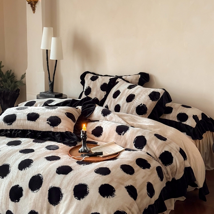 91家纺网 家纺一手货源 找家纺 婳庭家居 2025新款雪貂绒牛奶绒花边款四件套熹悦-奶茶色