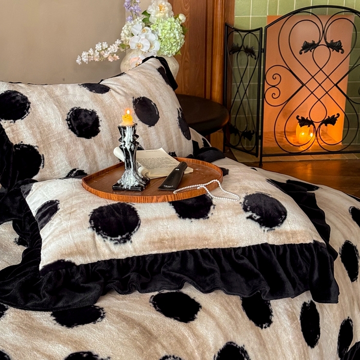 91家纺网 家纺一手货源 找家纺 婳庭家居 2025新款雪貂绒牛奶绒花边款四件套熹悦-奶茶色