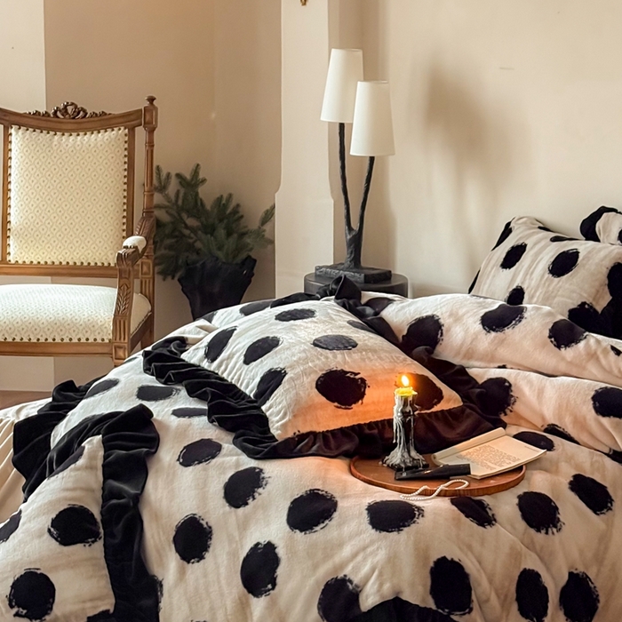 91家纺网 家纺一手货源 找家纺 婳庭家居 2025新款雪貂绒牛奶绒花边款四件套熹悦-奶茶色