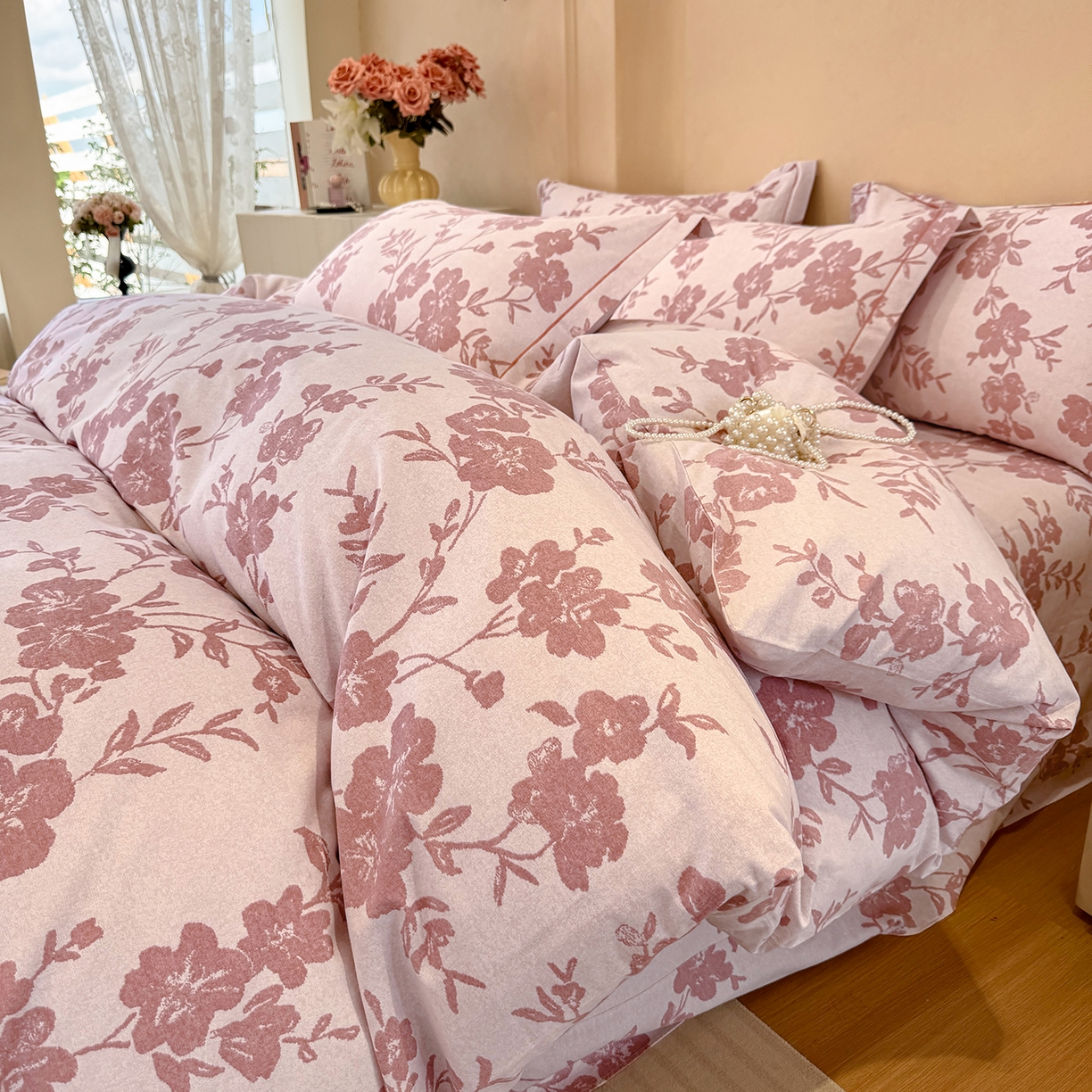 91家纺网 家纺一手货源 找家纺 壹贝家纺 2026新款全棉磨毛四件套系列 梅花印-粉