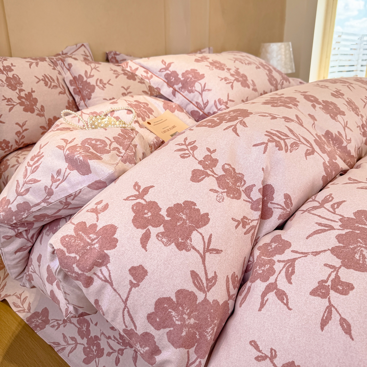 91家纺网 家纺一手货源 找家纺 壹贝家纺 2026新款全棉磨毛四件套系列 梅花印-粉