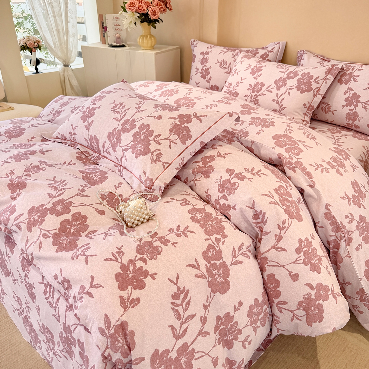 91家纺网 家纺一手货源 找家纺 壹贝家纺 2026新款全棉磨毛四件套系列 梅花印-粉