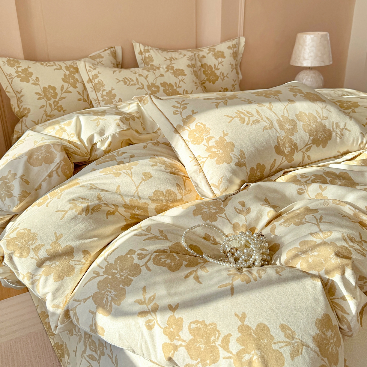 91家纺网 家纺一手货源 找家纺 壹贝家纺 2026新款全棉磨毛四件套系列 梅花印-黄