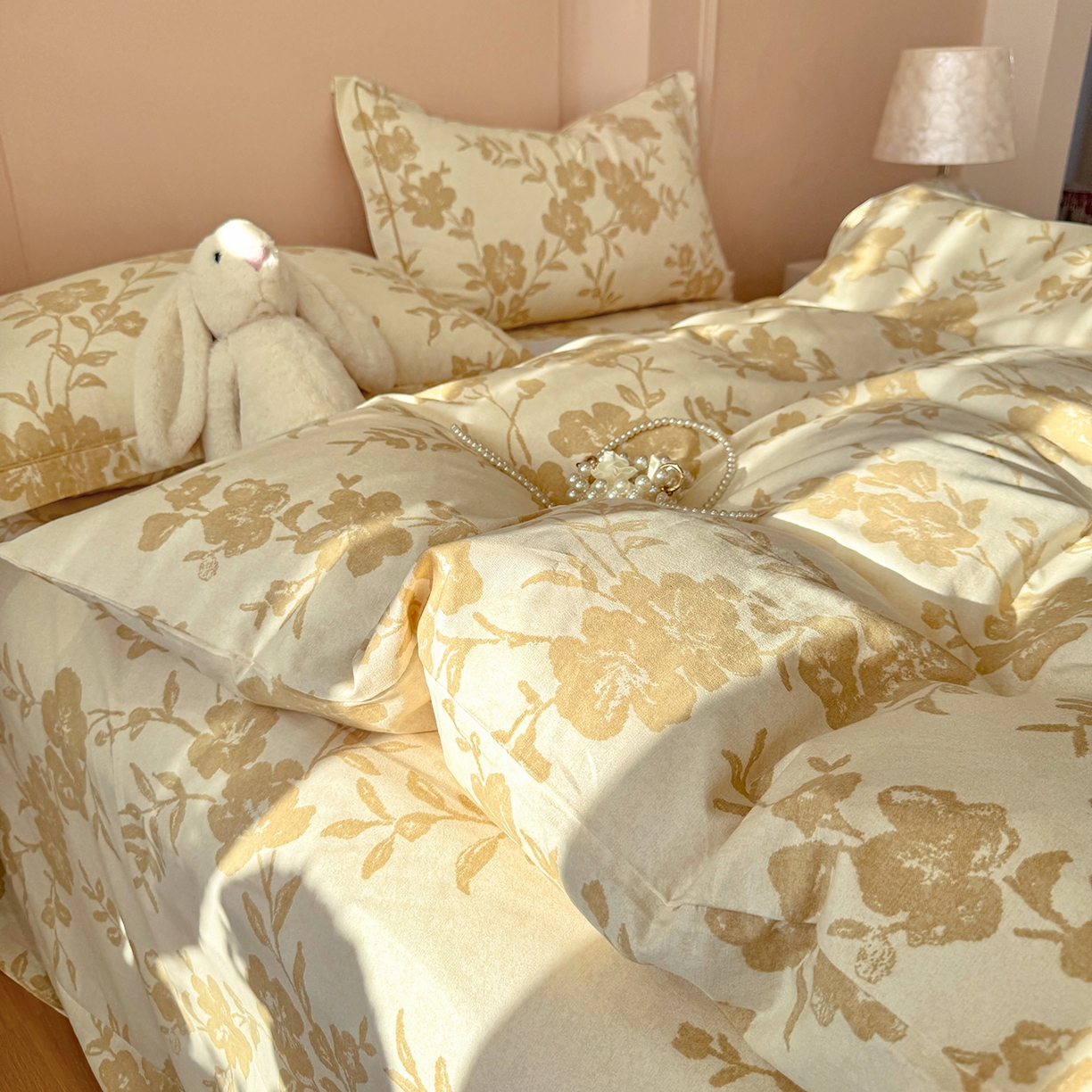 91家纺网 家纺一手货源 找家纺 壹贝家纺 2026新款全棉磨毛四件套系列 梅花印-黄