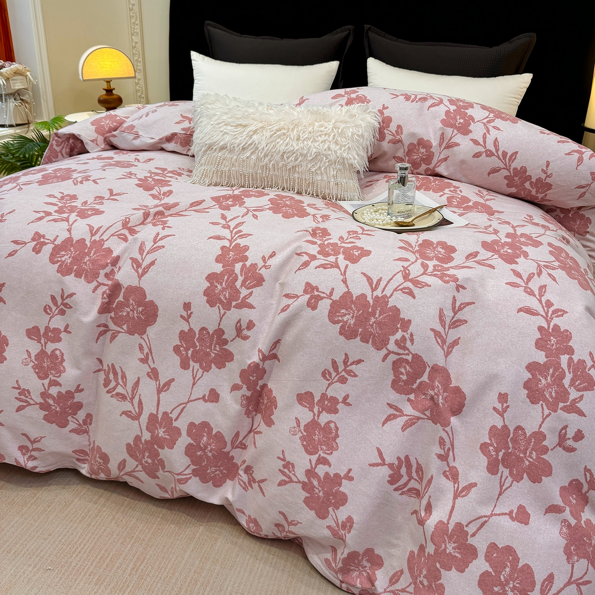 91家纺网 家纺一手货源 找家纺 壹贝家纺 2026新款全棉磨毛单品被套系列 梅花印-粉