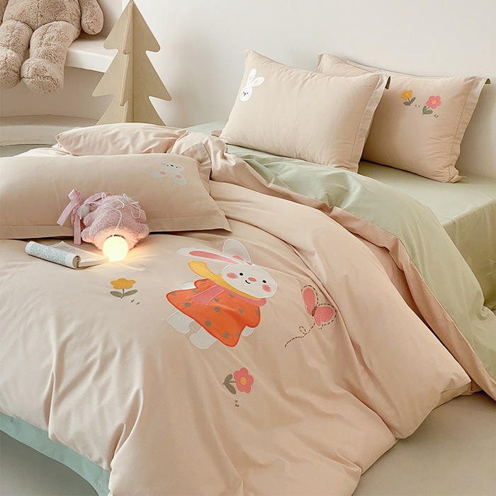 91家纺网 家纺一手货源 找家纺 润肤居 2026春夏新款全棉纯棉13372贴布绣四件套 可爱兔兔-淡粉