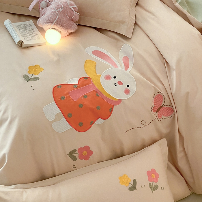 91家纺网 家纺一手货源 找家纺 润肤居 2026春夏新款全棉纯棉13372贴布绣四件套 可爱兔兔-淡粉