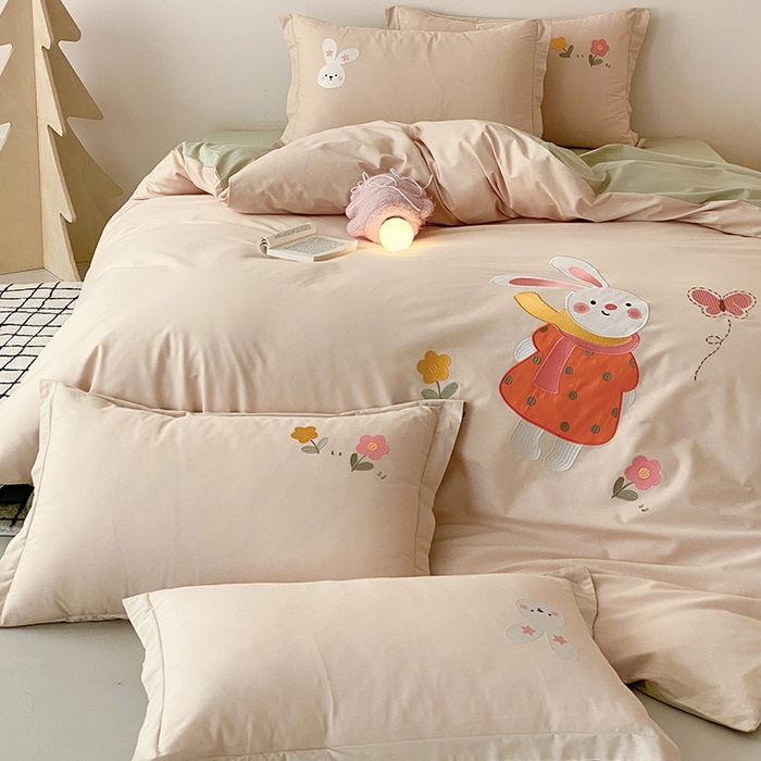 91家纺网 家纺一手货源 找家纺 润肤居 2026春夏新款全棉纯棉13372贴布绣四件套 可爱兔兔-淡粉