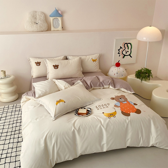 91家纺网 家纺一手货源 找家纺 润肤居 2026春夏新款全棉纯棉13372贴布绣四件套 香蕉小熊-杏色