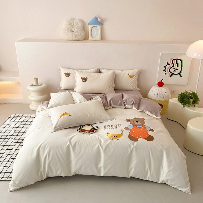 91家纺网 家纺一手货源 找家纺 润肤居 2026春夏新款全棉纯棉13372贴布绣四件套 香蕉小熊-杏色