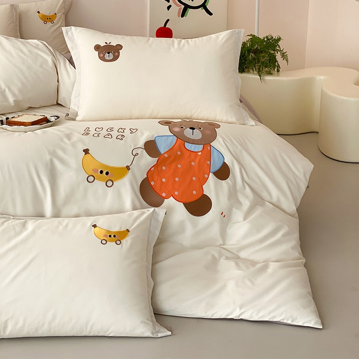 91家纺网 家纺一手货源 找家纺 润肤居 2026春夏新款全棉纯棉13372贴布绣四件套 香蕉小熊-杏色