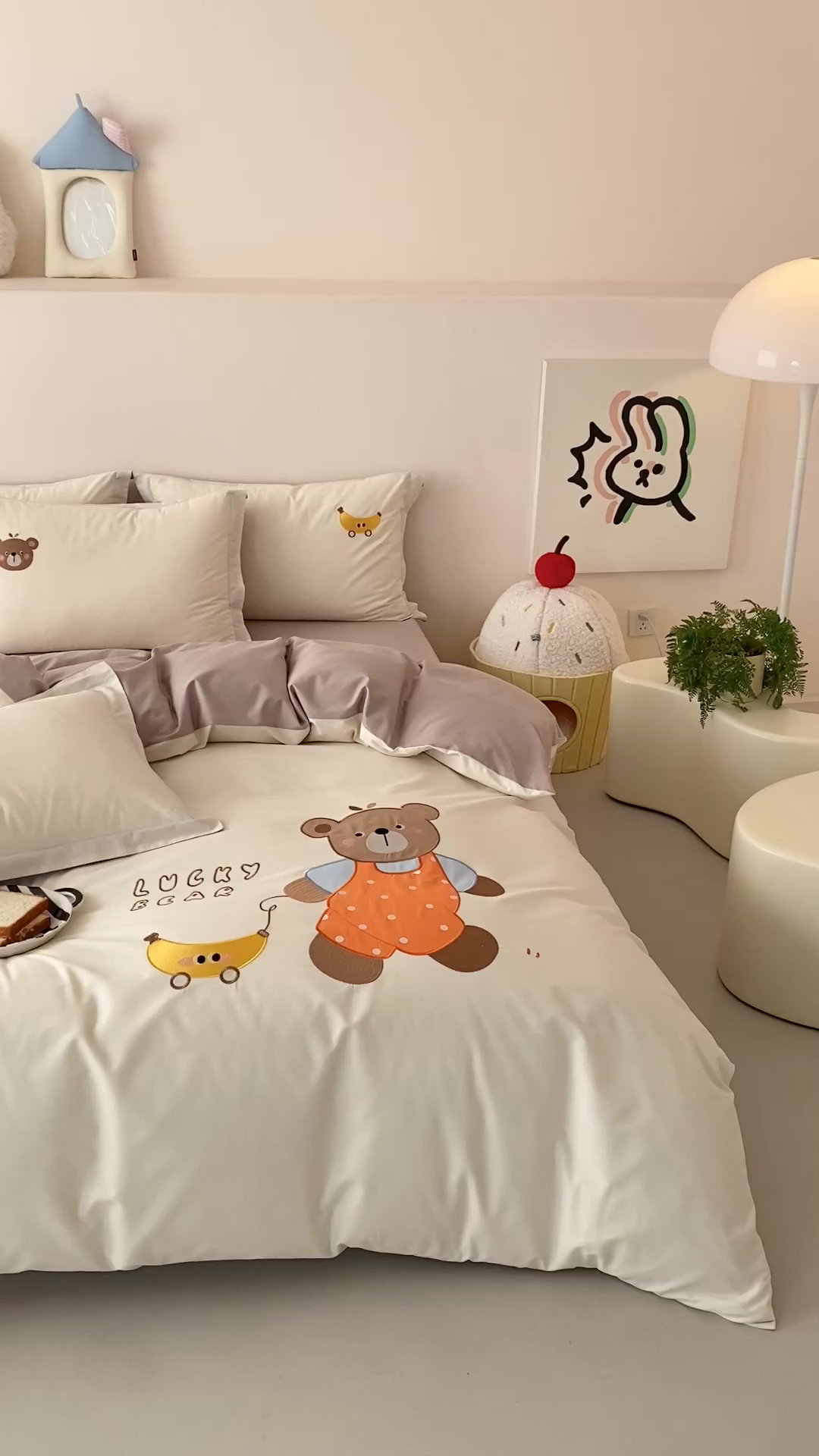 91家纺网 家纺一手货源 找家纺 润肤居 2026春夏新款全棉纯棉13372贴布绣四件套 香蕉小熊-杏色